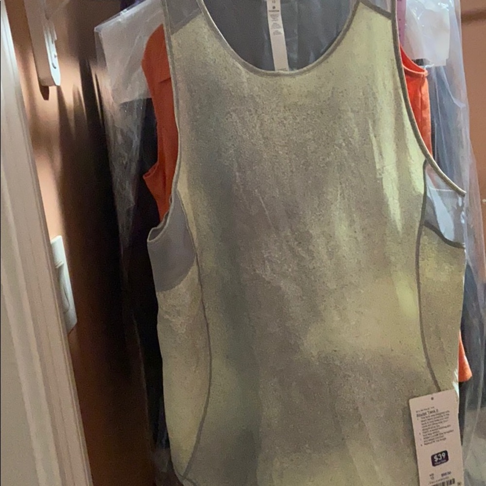 Lululemon running shirt